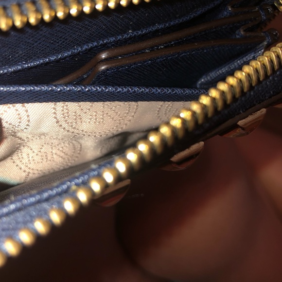 Michael Kors wallet - Picture 6 of 10